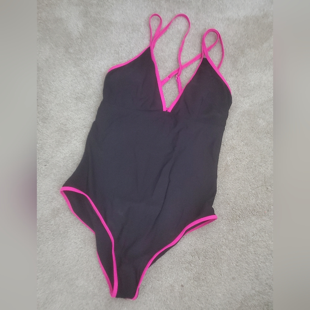 One piece🍒 - Picture 2 of 10